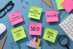 post it notes with seo strategies written on them